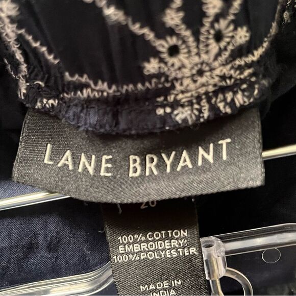 Lane Bryant Blue and White Soft Eyelet Pull-On Short 100% Cotton Size 20 - Picture 4 of 11